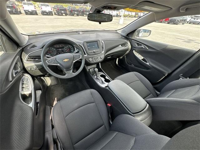 Photo of 2017 Silver Ice Metallic Chevrolet Malibu