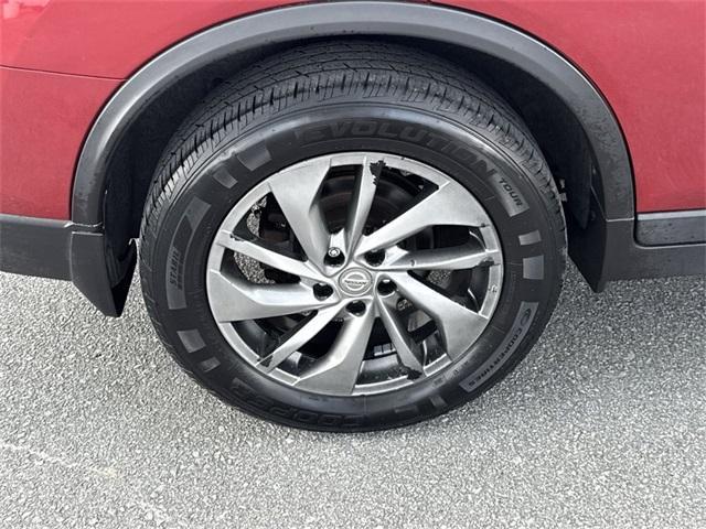 Photo of 2015 Cayenne Red Nissan Rogue