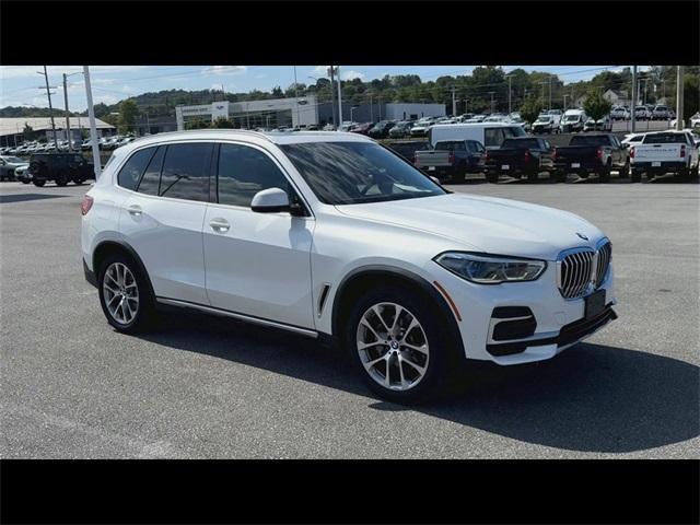 Photo of 2022 White Metallic BMW X5