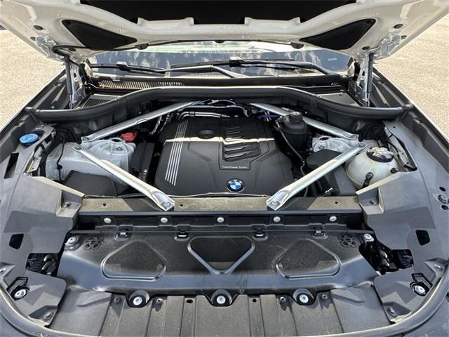 Photo of 2022 White Metallic BMW X5