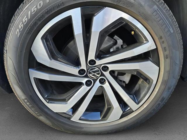Photo of 2022 Oryx White Pearl Effect Volkswagen Atlas