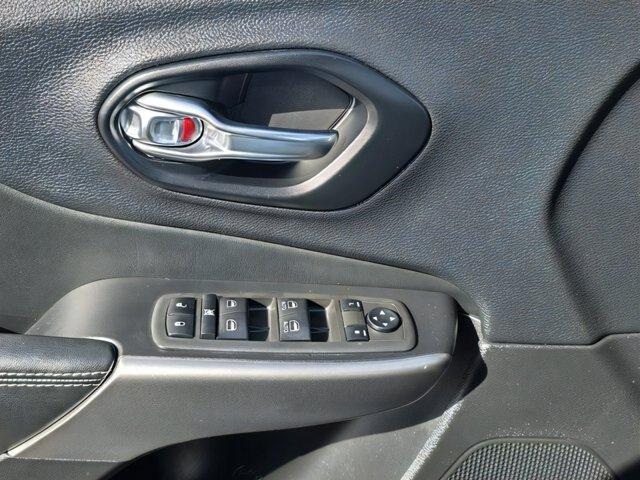 Photo of 2021 Light Brownstone Pearlcoat Jeep Cherokee