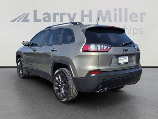 Photo of 2021 Light Brownstone Pearlcoat Jeep Cherokee
