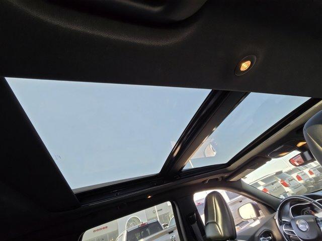 Photo of 2021 Light Brownstone Pearlcoat Jeep Cherokee