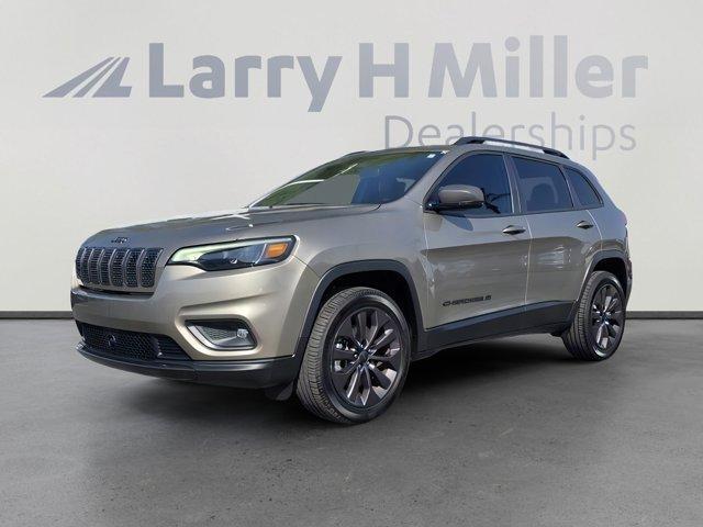 Photo of 2021 Light Brownstone Pearlcoat Jeep Cherokee