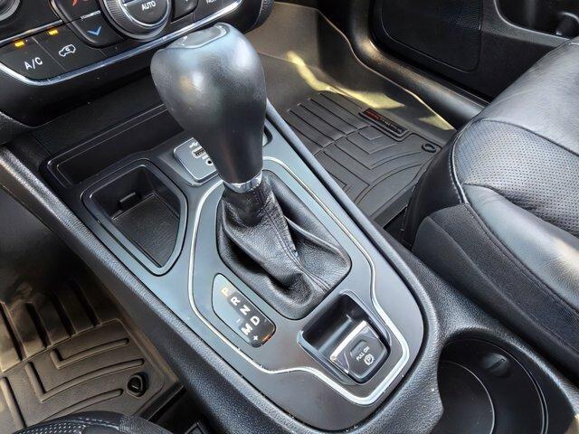 Photo of 2021 Light Brownstone Pearlcoat Jeep Cherokee