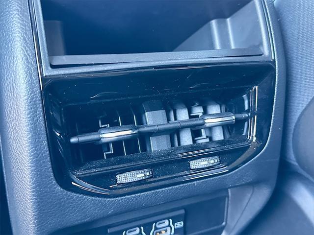 Photo of 2023 Silver Zynith Jeep Grand Cherokee