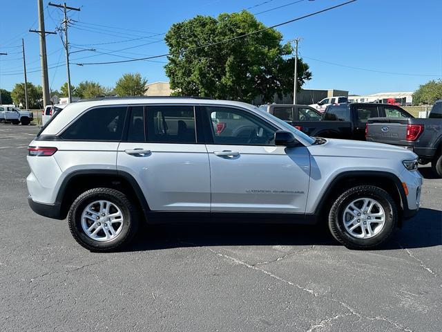 Photo of 2023 Silver Zynith Jeep Grand Cherokee