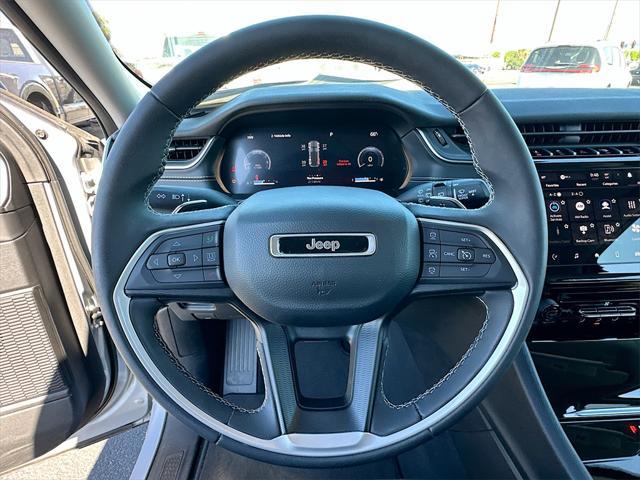 Photo of 2023 Silver Zynith Jeep Grand Cherokee