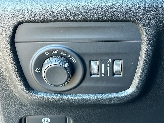 Photo of 2023 Silver Zynith Jeep Grand Cherokee