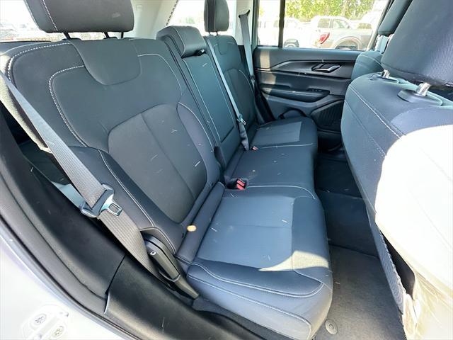 Photo of 2023 Silver Zynith Jeep Grand Cherokee
