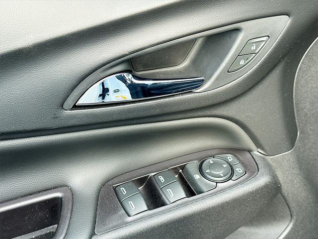Photo of 2020 Summit White Chevrolet Equinox