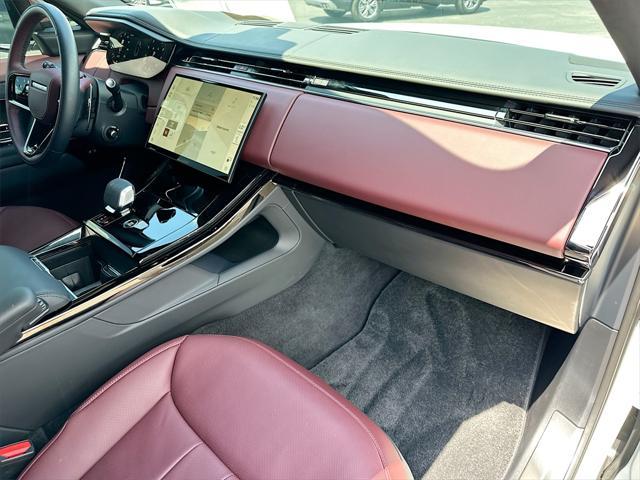 Photo of 2025 White Land Rover Range Rover Sport