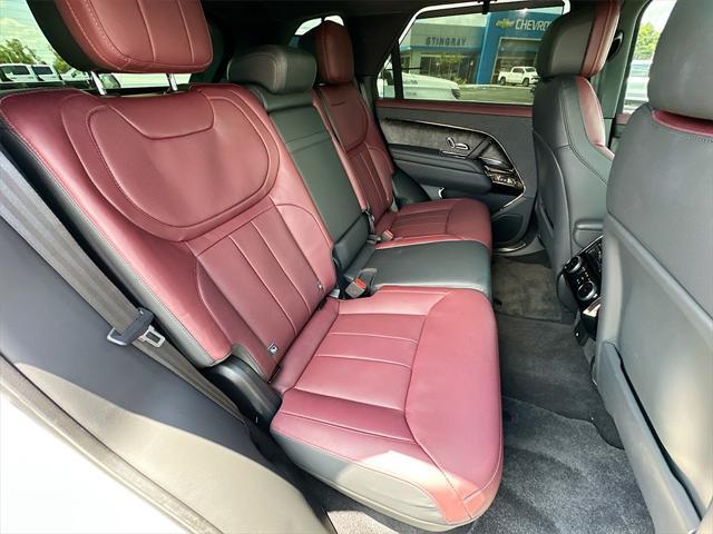 Photo of 2025 White Land Rover Range Rover Sport