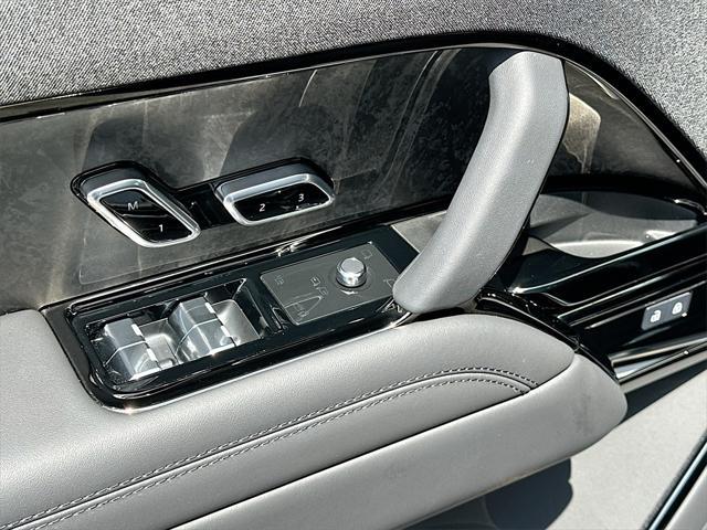 Photo of 2025 White Land Rover Range Rover Sport