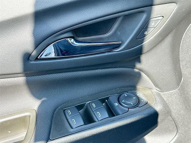 Photo of 2023 Iridescent Pearl Tricoat Chevrolet Equinox