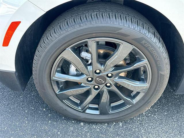 Photo of 2023 Iridescent Pearl Tricoat Chevrolet Equinox