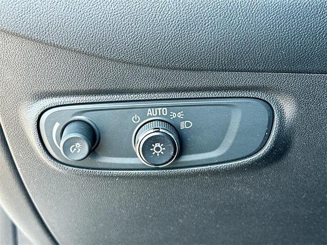 Photo of 2023 Iridescent Pearl Tricoat Chevrolet Equinox