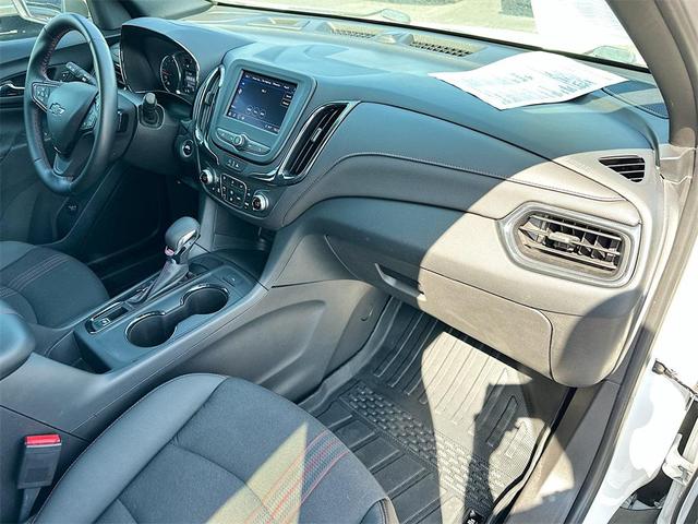Photo of 2023 Iridescent Pearl Tricoat Chevrolet Equinox