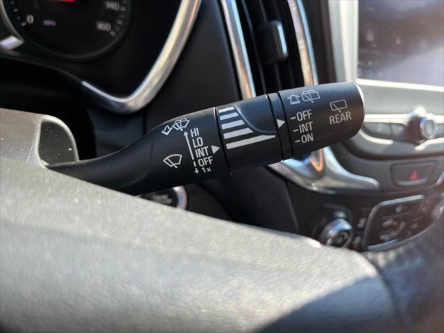 Photo of 2021 White Chevrolet Equinox