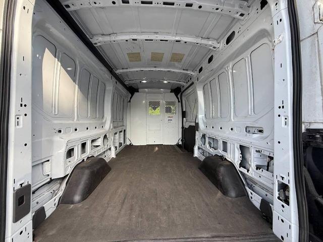 Photo of 2022 White Ford Transit-250