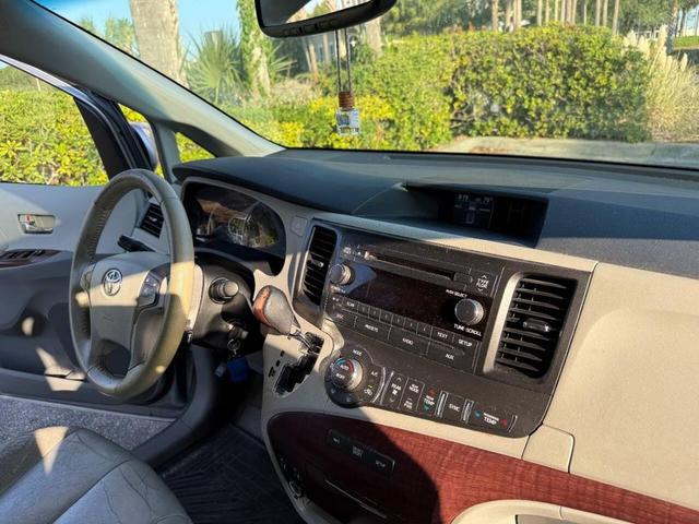 Photo of 2013 Silver Toyota Sienna