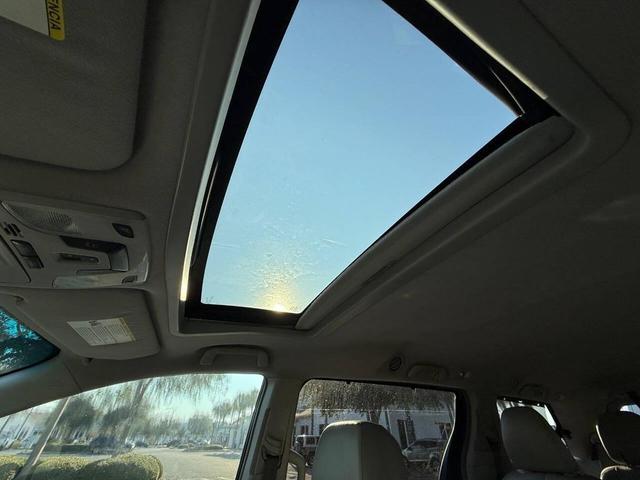 Photo of 2013 Silver Toyota Sienna