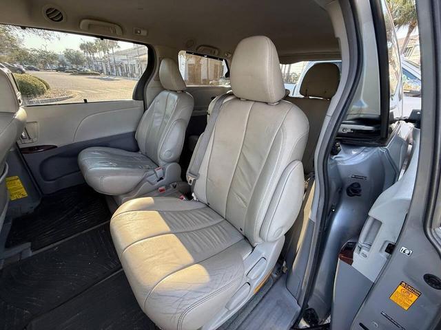 Photo of 2013 Silver Toyota Sienna