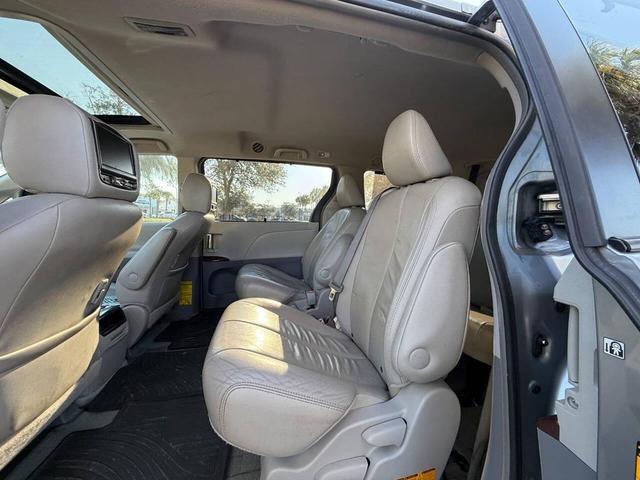 Photo of 2013 Silver Toyota Sienna