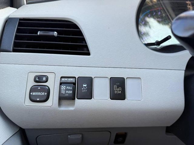 Photo of 2013 Silver Toyota Sienna
