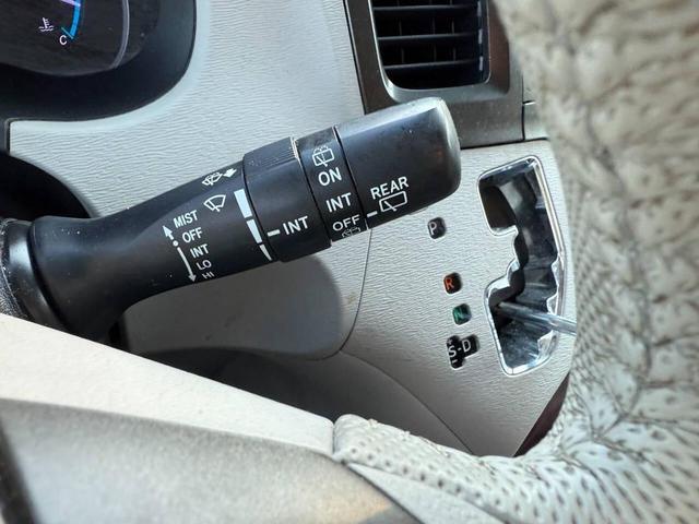 Photo of 2013 Silver Toyota Sienna