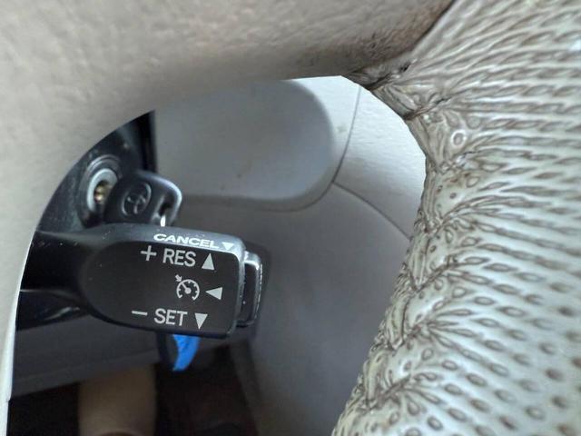 Photo of 2013 Silver Toyota Sienna
