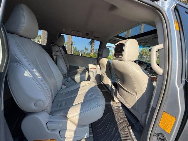 Photo of 2013 Silver Toyota Sienna