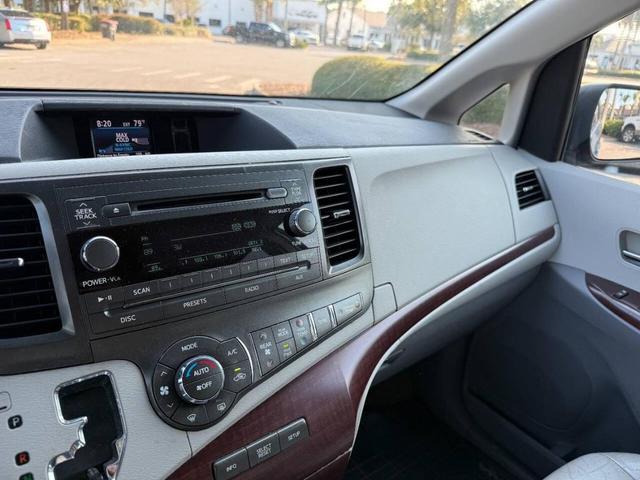 Photo of 2013 Silver Toyota Sienna