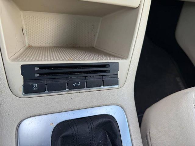 Photo of 2011 White Volkswagen Tiguan