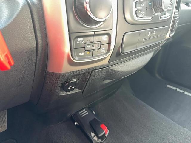 Photo of 2017 Bright White Clearcoat RAM 1500