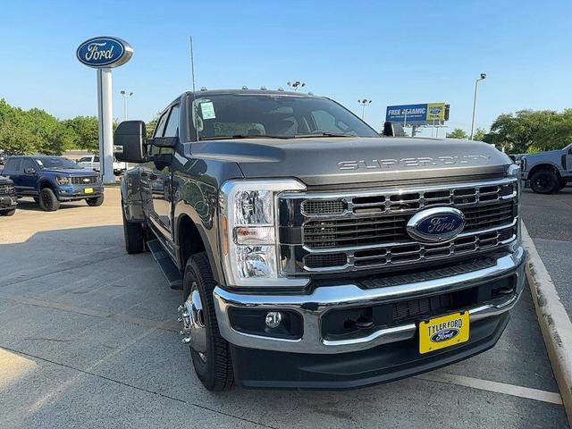 Photo of 2025 Carbonized Gray Metallic Ford F-350
