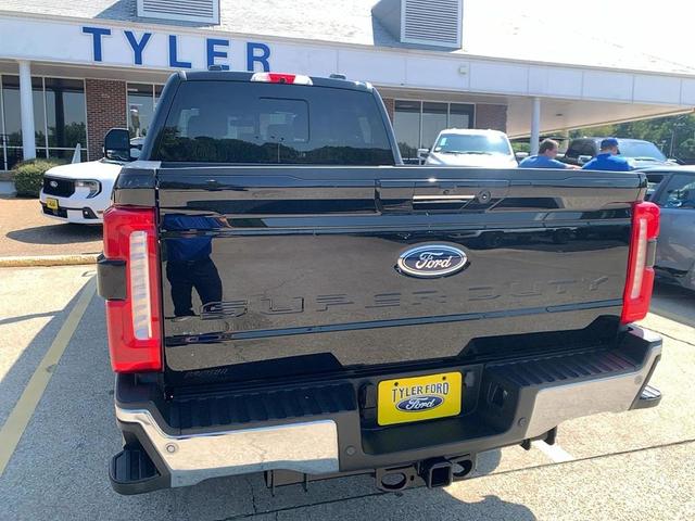 Photo of 2024 Agate Black Metallic Ford F-250