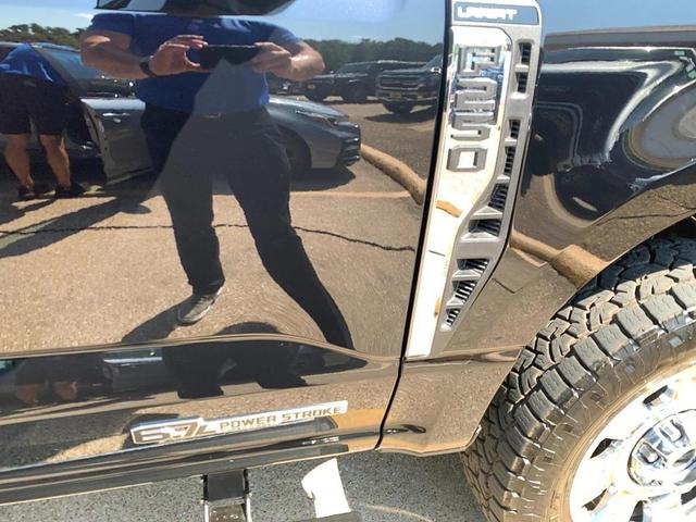 Photo of 2024 Agate Black Metallic Ford F-250