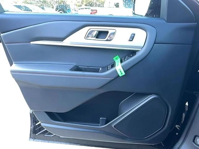 Photo of 2025 Agate Black Metallic Ford Explorer