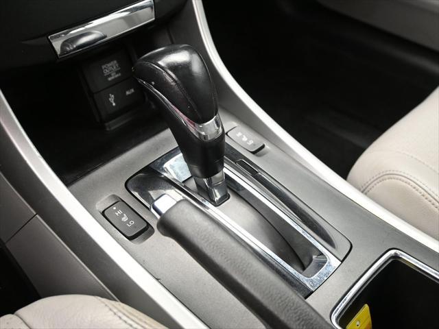 Photo of 2015 Obsidian Blue Pearl Honda Accord