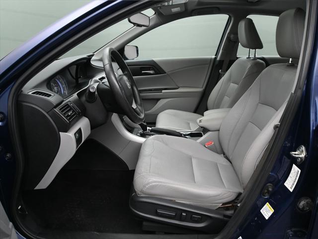 Photo of 2015 Obsidian Blue Pearl Honda Accord