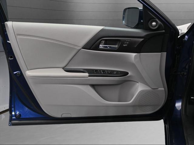 Photo of 2015 Obsidian Blue Pearl Honda Accord