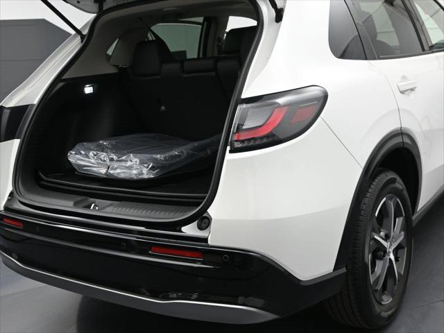Photo of 2025 Platinum White Pearl Honda HR-V