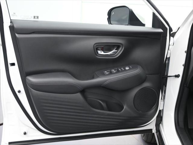 Photo of 2025 Platinum White Pearl Honda HR-V