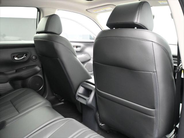 Photo of 2025 Platinum White Pearl Honda HR-V