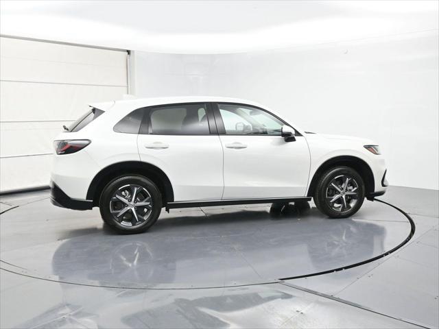 Photo of 2025 Platinum White Pearl Honda HR-V
