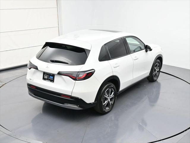 Photo of 2025 Platinum White Pearl Honda HR-V