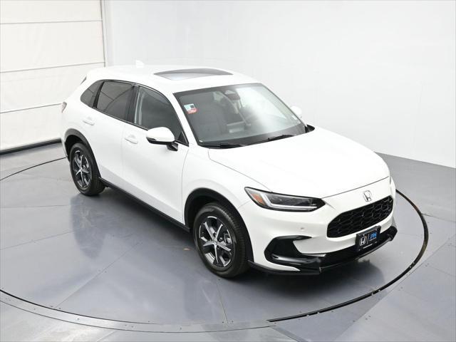 Photo of 2025 Platinum White Pearl Honda HR-V