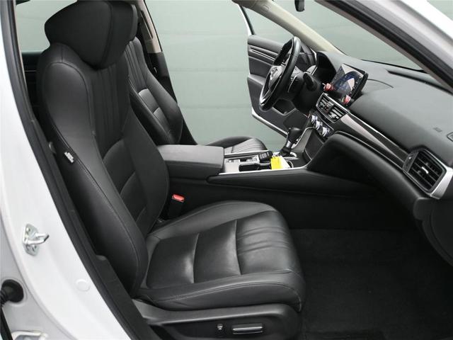 Photo of 2022 Platinum White Pearl Honda Accord
